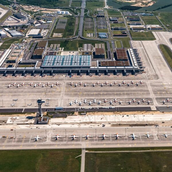 Flughafen BER: Abriss und Neubau oder Weiterbau?